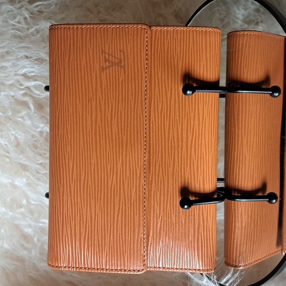 Louis Vuitton Epi Tresor Porte Like New - Picture 1 of 17